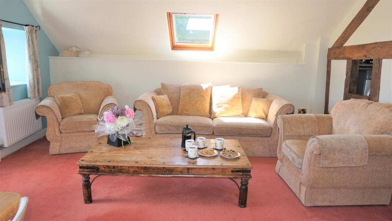 Shepherd'S Watch Cottage - 5* Cyfie Farm With Private Hot Tub Llanfyllin ภายนอก รูปภาพ